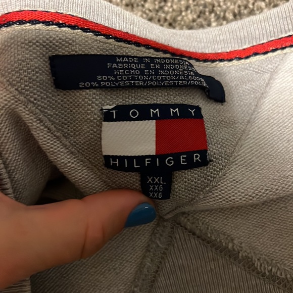 90s vintage Tommy Hilfiger crew neck - Picture 2 of 5